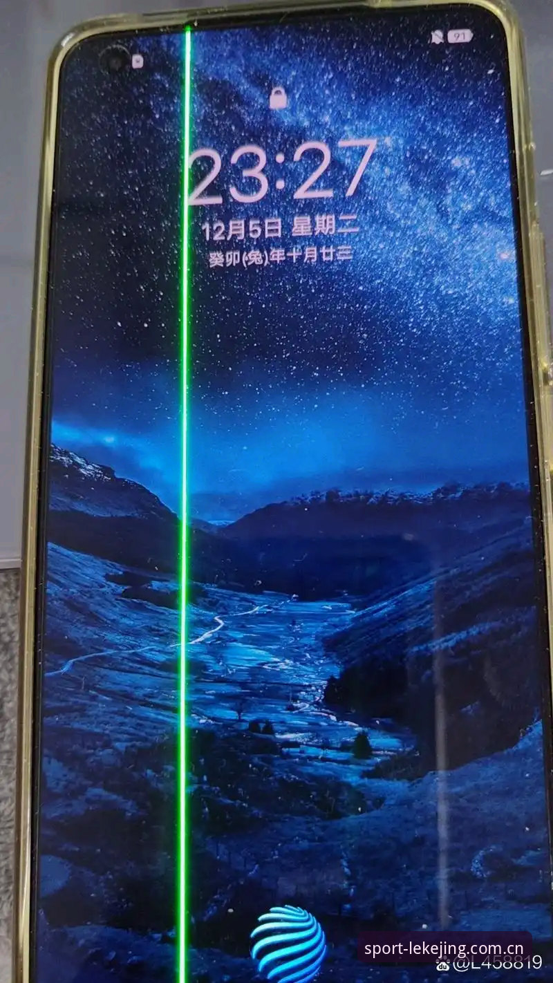 凌晨一点十一分，手机屏幕亮起，一条推送划破卧室的黑暗。你揉了揉眼睛，瞄了一眼——迪亚洛晋级了。比分跳动着：6-7(7)、6-4、7-5。说实话，若不是睡前懒得关推送，你大概率不会在凌晨被一条网球比分吵醒。但既然醒了，那就顺手点开了乐竞体育网页版登录入口实时比分，想看看这场草地首轮到底打了什么名堂。这一看，倒看出了一些值得聊的东西。